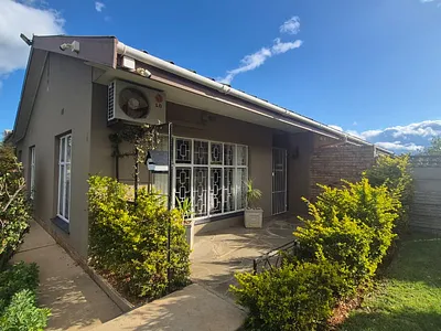 3 Bedroom House For Sale in Worcester - EAKJ.webp