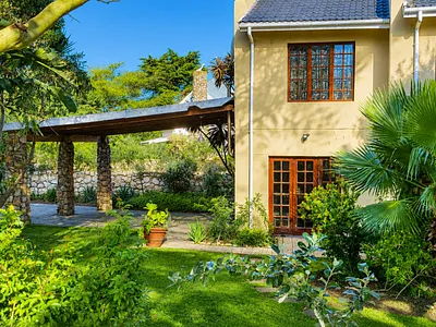 5 Bedroom House For Sale in Stilbaai West, Stilbaai - Y45e.webp