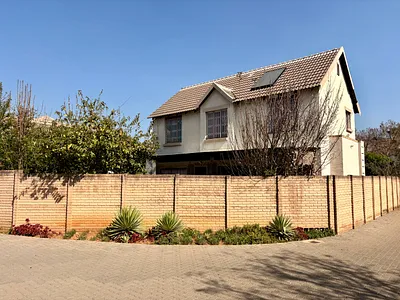 3 Bedroom Townhouse For Sale in Pretoria - ItPk.webp