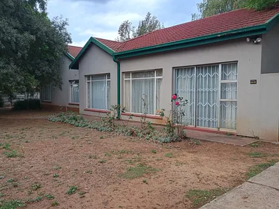 5 Bedroom House For Sale in Vanderbijlpark - D77L.webp