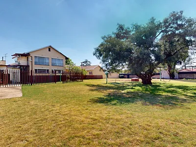 5 Bedroom House For Sale in Germiston - 08Bl.webp