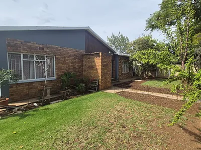 3 Bedroom House For Sale in Worcester - HUtg.webp