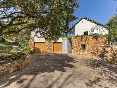 7 Bedroom House For Sale in Stellenbosch - img