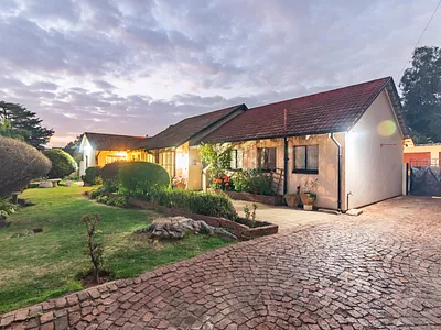 4 Bedroom House For Sale in Roodepoort - 3xMV.webp