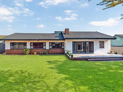 4 Bedroom House For Sale in Roodepoort - LgDG.webp
