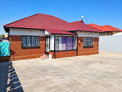 4 Bedroom House For Sale in Johannesburg - Qjk8.webp