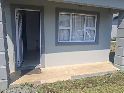 3 Bedroom Townhouse To Rent in East London - img
