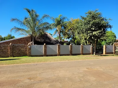4 Bedroom House For Sale in Piet Retief - 1O2N.webp