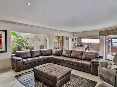 5 Bedroom House For Sale in Alberton - xlnW.webp