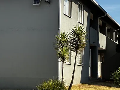 2 Bedroom Apartment For Sale in Kempton Park - 92hO.webp