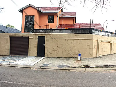 3 Bedroom House For Sale in Soweto - G1Ax.webp