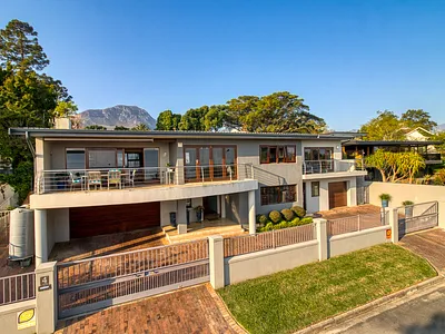 5 Bedroom House For Sale in Somerset West - c0JT.webp