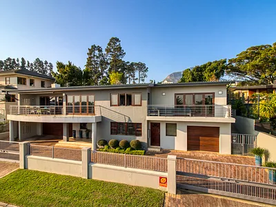 5 Bedroom House For Sale in Somerset West - sEeh.webp