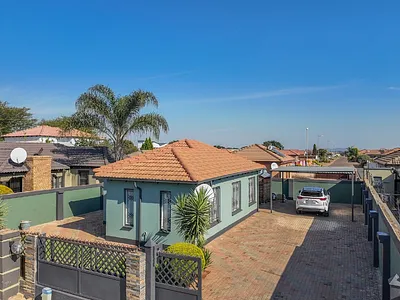 3 Bedroom House To Rent in Akasia - aFHy.webp