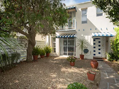 3 Bedroom House For Sale in Fish Hoek - y0r4.webp