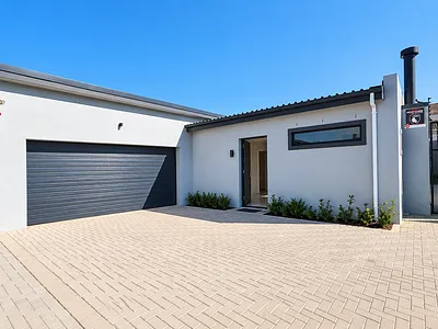 3 Bedroom Townhouse To Rent in Kuils River - 63Tu.webp