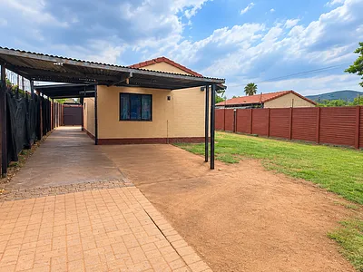 6 Bedroom House For Sale in Pretoria - 7mF6.webp