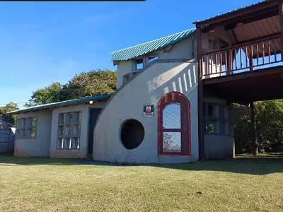 2 Bedroom House For Sale in Kaysers Beach - J4t2.webp