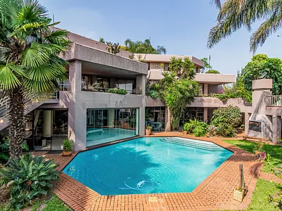 4 Bedroom House For Sale in Bedfordview - 6BTc.webp