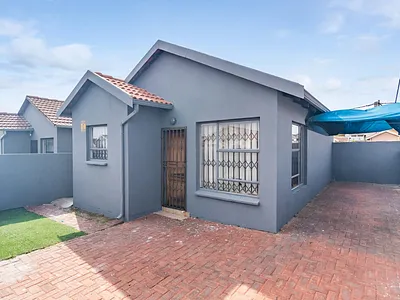 2 Bedroom House For Sale in Roodepoort - cIJE.webp