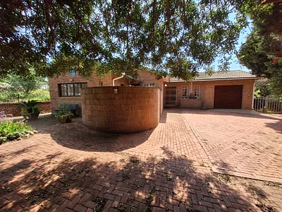 3 Bedroom House For Sale in Jeffreys Bay - 3yWo.webp