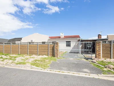3 Bedroom House For Sale in Cape Town - N4At.webp