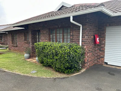 3 Bedroom Townhouse To Rent in Hilton - nO3Z.webp