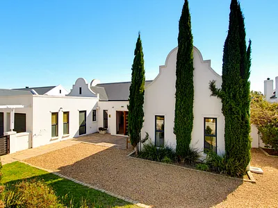 4 Bedroom Townhouse For Sale in Somerset West - M5hN.webp