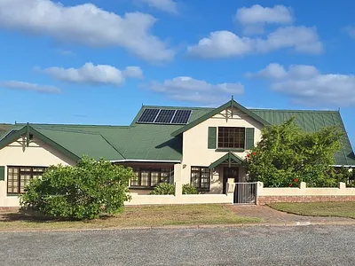 5 Bedroom House For Sale in Stilbaai West, Stilbaai - LNeX.webp