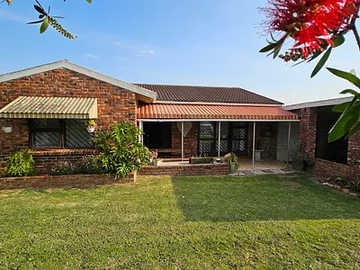 2 Bedroom House For Sale in Port Elizabeth - Ze0m.webp