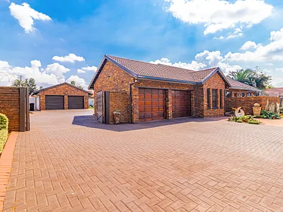 3 Bedroom House For Sale in Springs - ZArN.webp