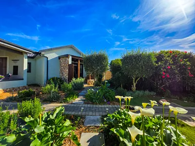 3 Bedroom House For Sale in Stilbaai West, Stilbaai - J3r0.webp