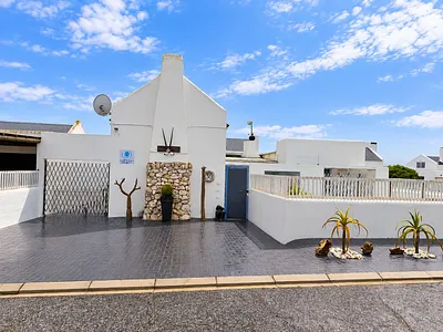 3 Bedroom House For Sale in Paternoster - rOvo.webp