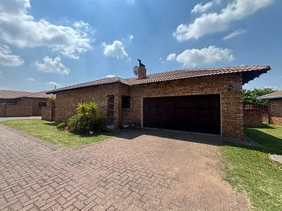 3 Bedroom House For Sale in Witbank - RwL9.webp