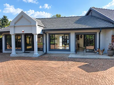 5 Bedroom House For Sale in Vereeniging - ZE4h.webp