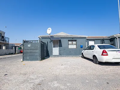 7 Bedroom House For Sale in Milnerton - OIyO.webp
