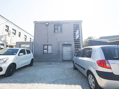 9 Bedroom House For Sale in Milnerton - qZO7.webp