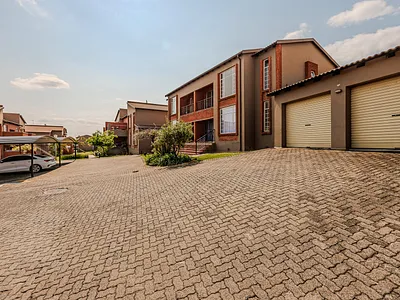 2 Bedroom Apartment For Sale in Roodepoort - fHgq.webp