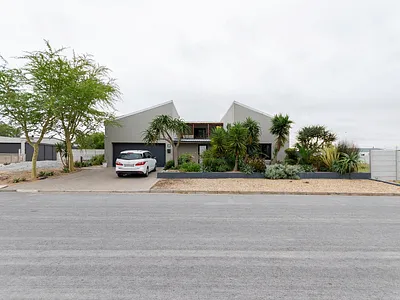 4 Bedroom House For Sale in Velddrif - x8Hf.webp
