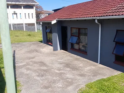 2 Bedroom House For Sale in East London - J1u2.webp