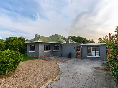 4 Bedroom House For Sale in Cape Town - MZaO.webp