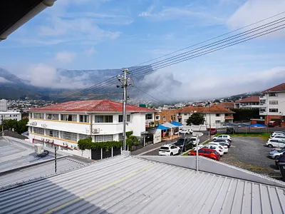 4 Bedroom House For Sale in Cape Town - 4YgY.webp