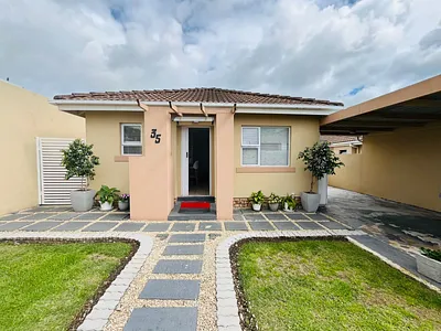 3 Bedroom Townhouse For Sale in East London - 4P5c.webp