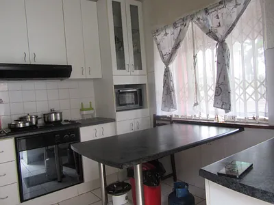 3 Bedroom House For Sale in Cape Town - sTD1.webp