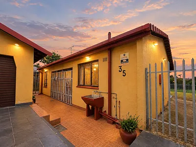 3 Bedroom House For Sale in Isipingo - CuE9.webp