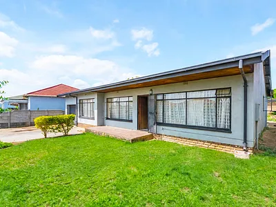 6 Bedroom House For Sale in Krugersdorp - rrrx.webp