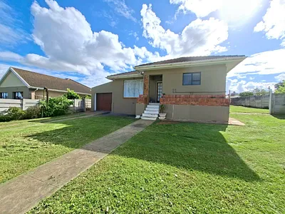 4 Bedroom House For Sale in Uitenhage - img