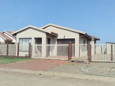 3 Bedroom House For Sale in Sebokeng - 7WMd.webp