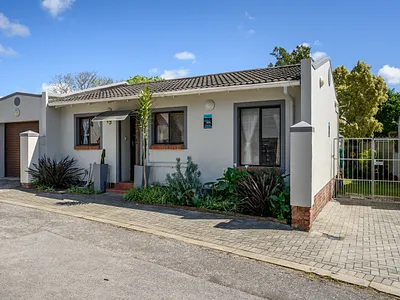 2 Bedroom Townhouse For Sale in Port Elizabeth - img