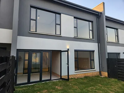 3 Bedroom Apartment To Rent in Bedfordview - E4F3.webp